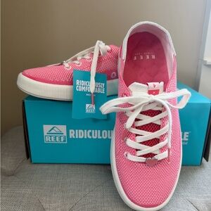 NEW! Reef women's Pink Mesh Lace-Up Sneakers with Heart Charm